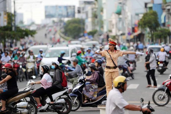 xe cơ giới phải đăng ký và gắn biển số do cơ quan nhà nước có thẩm quyền cấp và đảm bảo niên hạn sử dụng đối với xe cơ giới