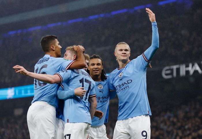 Ngoài những pha va chạm nảy lửa, Man City và Liverpool còn cống hiến cho người hâm mộ trận cầu mãn nhãn với 5 bàn thắng, 3 trong số đó thuộc về chủ nhà. 