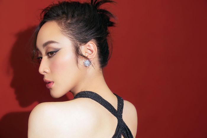 Layout make up cho Giáng sinh thường nhấn mạnh vào phần mắt và môi. Ảnh: Jane Nguyễn.