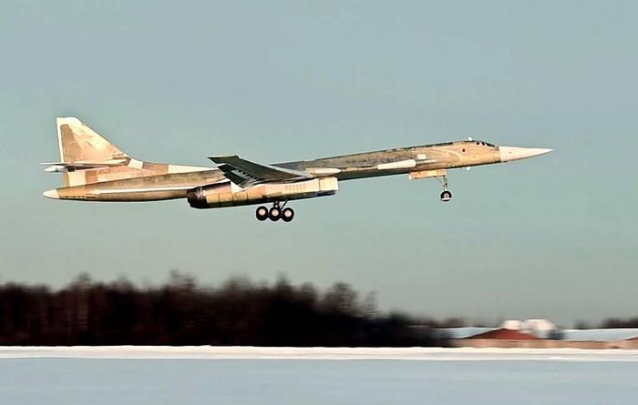  Quân đội Nga dự định mua 50 chiếc Tu-160M. Ảnh: TASS. 