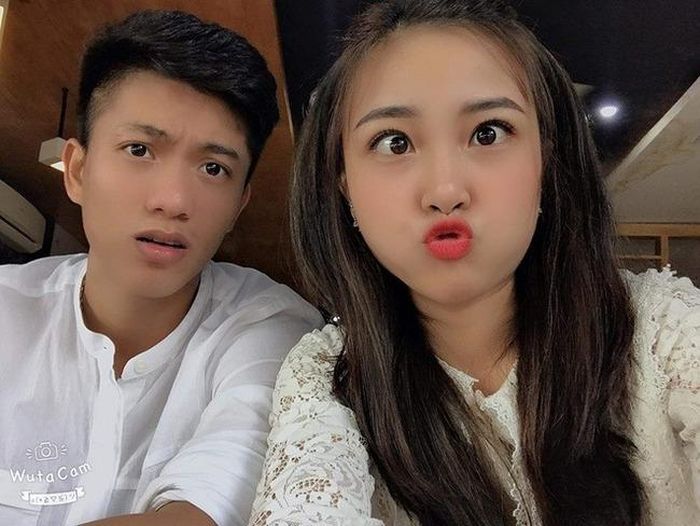 Tin đồn Nhật Linh là bạn gái của Phan Văn Đức rộ lên vào tháng 8/2019 khi tài khoản thứ hai của nam cầu thủ thường xuyên tương tác với Nhật Linh, thay vì Ngọc Nữ - bạn gái trước của anh. Cùng tháng, họ công khai bằng hình ảnh chụp chung