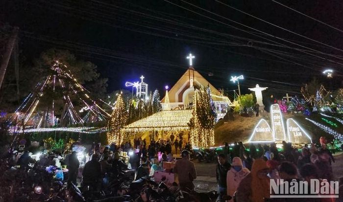 Giáo xứ Tùng Lâm đêm Giáng sinh.