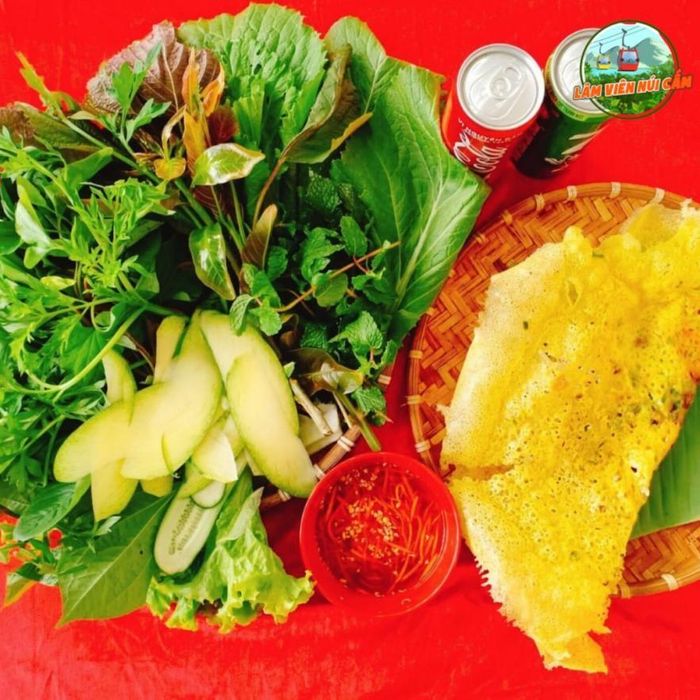 Bánh xèo vàng giòn thơm ngon khó cưỡng