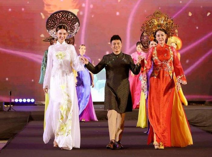Áo dài lụa Mã Châu của nhà thiết kế Ngô Nhật Huy. Ảnh: NVCC