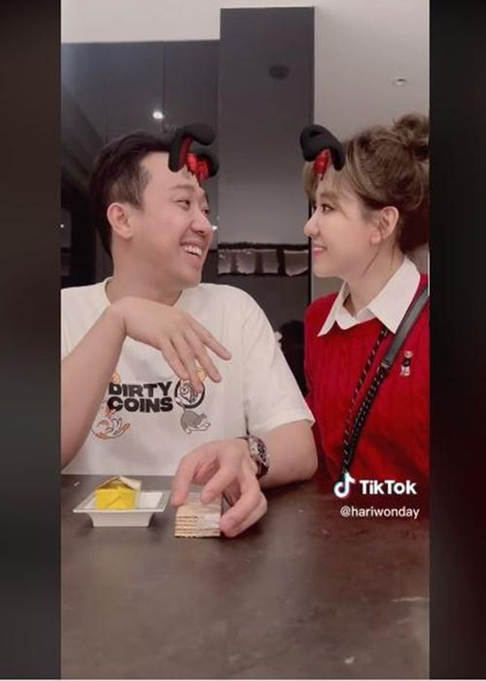 Phía Hari Won đăng tải clip vui nhộn bên Trấn Thành đồng thời cũng dành lời cảm ơn cho người bạn đời.