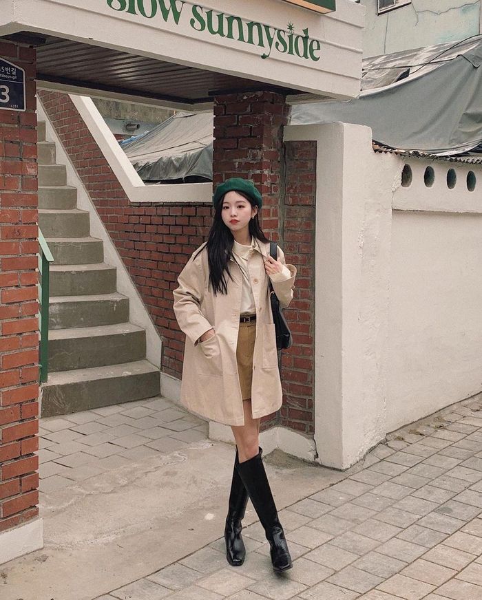 Jiwon luôn ưu tiên cho những mẫu boots cao cổ dáng trơn, thấp dưới đầu gối