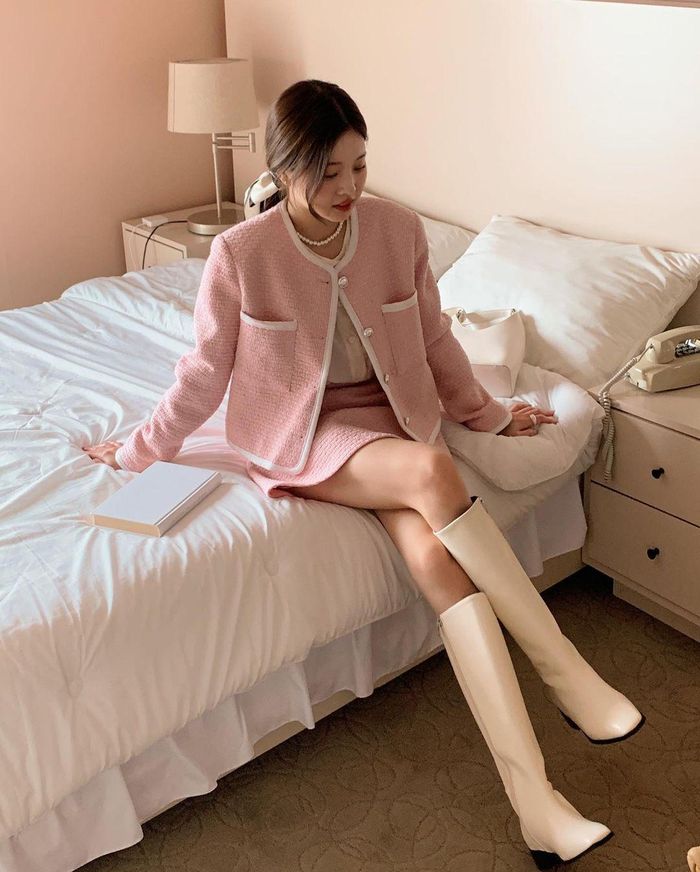 Với boots cao cổ, Jiwon có thể biến tấu style từ năng động, trẻ trung đến ngọt ngào, xinh xắn