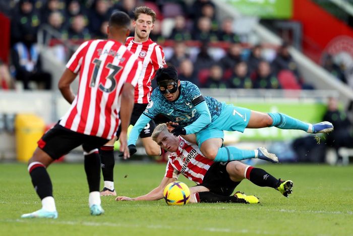  Thêm một trận Son im tiếng tại Premier League. Chuỗi "tịt ngòi" của tiền đạo sinh năm 1992 lên con số 8, với 602 phút, chưa bao gồm 2 trận anh nghỉ vì chấn thương. 5 mùa gần nhất, chưa bao giờ Son có chuỗi trận không ghi bàn dài như vậy. 