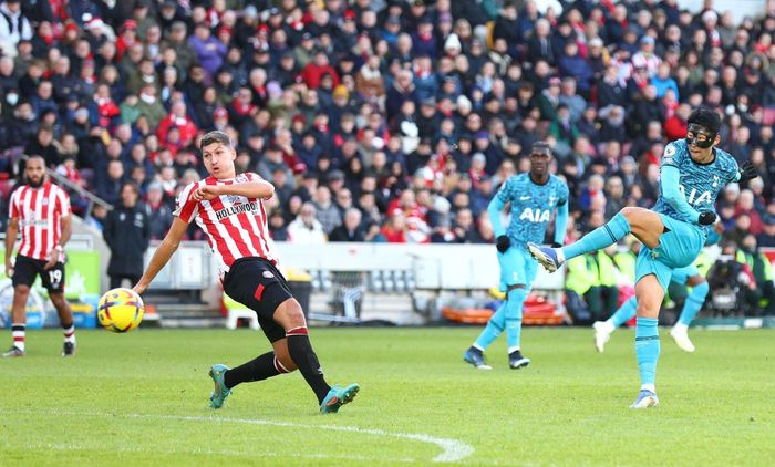  Trước Brentford, Son thất bại trong 3 lần dứt điểm. Khả năng chọn vị trí và dứt điểm của tiền đạo sinh năm 1992 trồi sụt so với những mùa giải trước. 