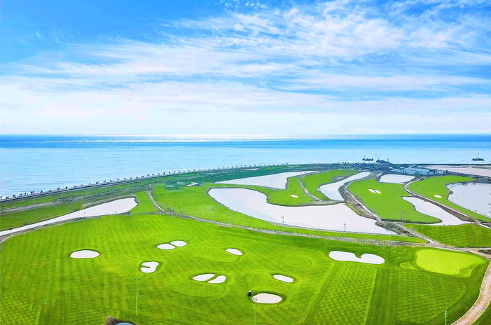  Sân golf có view biển đẹp, ấn tượng.
