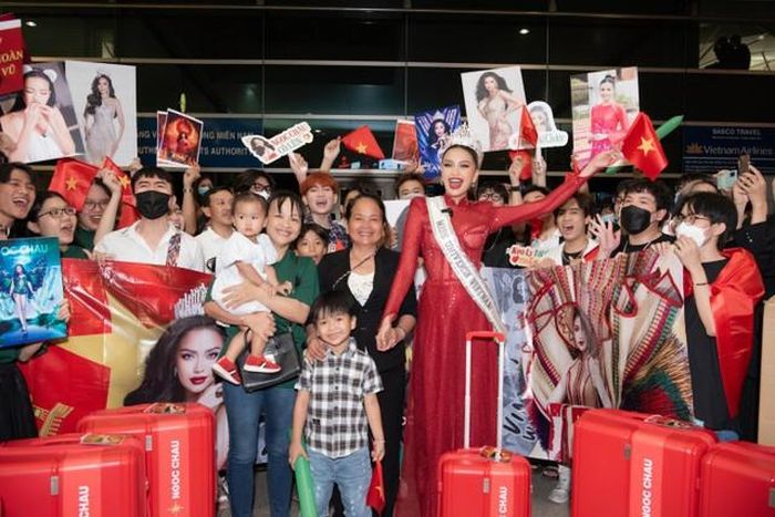 Miss Universe 2022 có chủ mới là tỷ phú chuyển giới Thái Lan Anne Jakkaphong Jakrajutatip. Do đó, cuộc thi có thể có một số thay đổi về format hoặc cách thức tổ chức, trao giải. Cô gái chiến thắng sẽ được nhận vương miện từ hoa hậu đương nhiệm người Ấn Độ Harnaaz Sandhu.