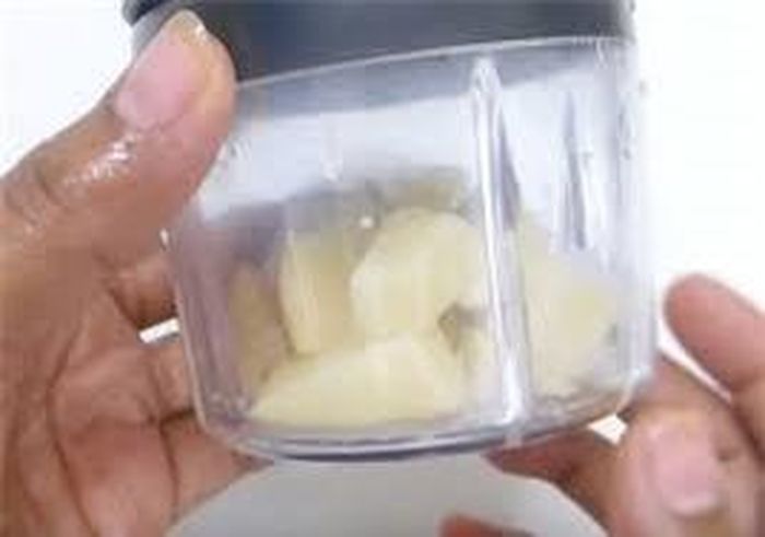 Khoai tây đông đá có thể giúp bạn trị mụn cực nhanh.