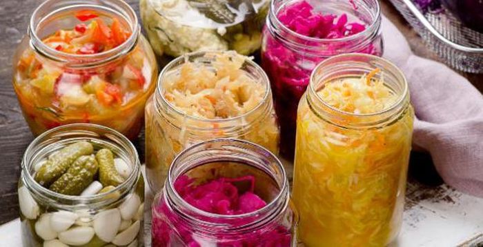 Thực phẩm lên men như sữa chua, dưa cải bắp, kim chi tốt cho sức khỏe đường ruột.
