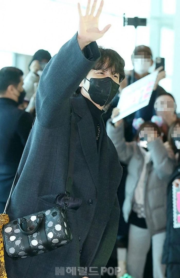 J-Hope (BTS) tại sân bay