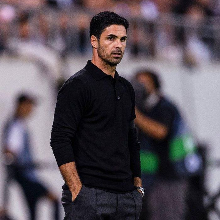 Arsenal của Mikel Arteta đứng đầu Premier League nhưng đang bị Man City dần thu hẹp khoảng cách