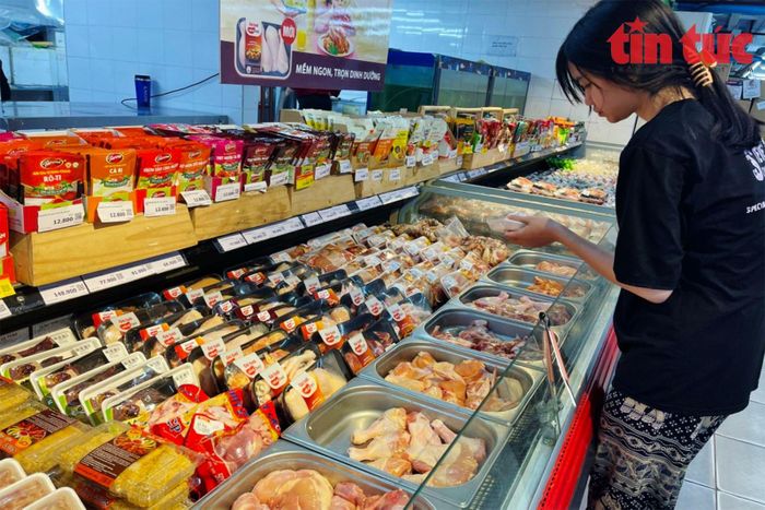Đối với nhóm hàng lương thực, thực phẩm trong bối cảnh nhiều quốc gia có sự khan hiếm nguồn hàng, Việt Nam vẫn chủ động sản xuất được.
