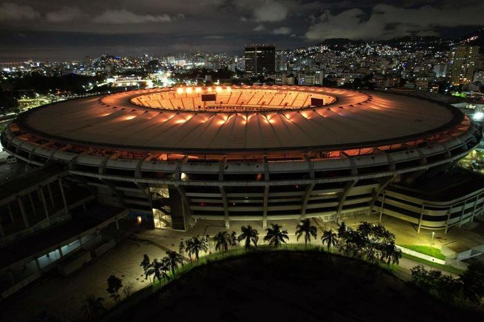  SVĐ huyền thoại Maracana sáng đèn suốt đêm tiễn biệt Pele về với Chúa trời 