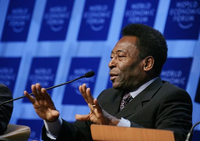 Pelé trong phiên thảo luận 'Trái bóng có thể thay đổi thế giới: Vai trò của thể thao trong sự phát triển' tại Hội nghị thường niên năm 2006 của Diễn đàn Kinh tế Thế giới. (Ảnh: WEF)