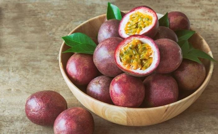 Với người Việt, chanh leo (chanh dây) là thứ quả bình dân. Nhưng, ở Trung Quốc, Ấn Độ và nhiều quốc gia khác, chanh leo được mệnh danh là "dược vương" trong các loại trái cây. Ảnh: Facebook