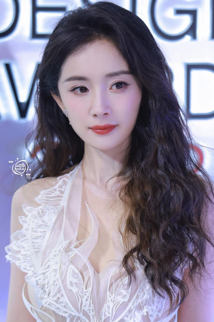 Dương Mịch gặp rắc rối liên quan tới tiền bạc dịp cuối năm.