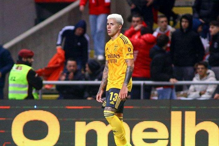 HLV Roger Schmidt đã bóng gió đến khả năng Enzo Fernandez rời Benfica.