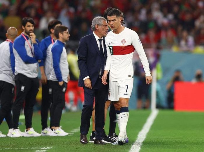 Ronaldo văng tục với HLV Santos ở World Cup 2022