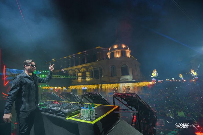 Siêu sao DJ quốc tế Quintino tại chương trình.