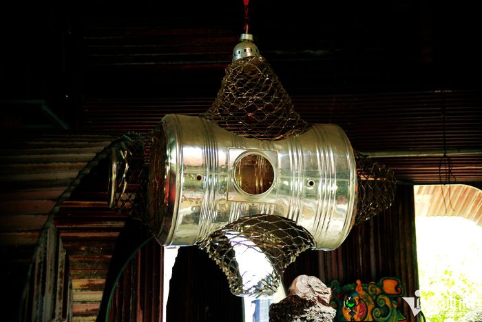 Tác phẩm lồng đèn từ bồn inox.