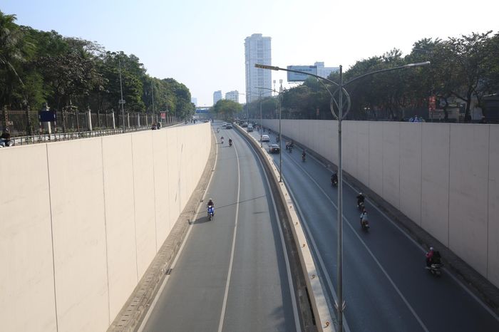 Hầm chui Kim Liên khá thông thoáng và không còn cảnh ùn tắc.