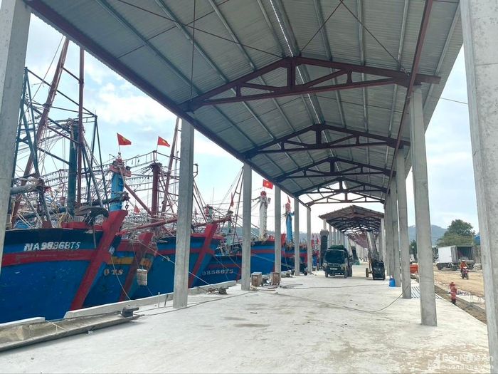 Công trình nâng cấp, mở rộng cảng cá Lạch Quèn (xã Quỳnh Thuận, huyện Quỳnh Lưu) vừa hoàn thành, đưa vào sử dụng. Ảnh: Văn Trường