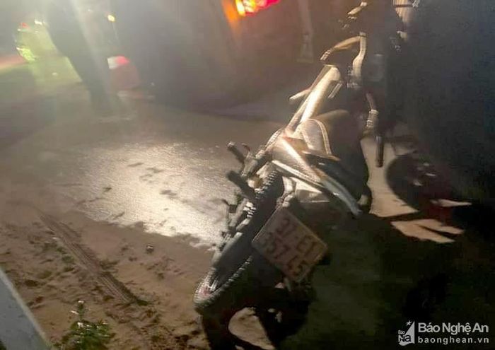 Chiếc xe máy gặp nạn do anh Xuân điều khiển. Ảnh: An Nam