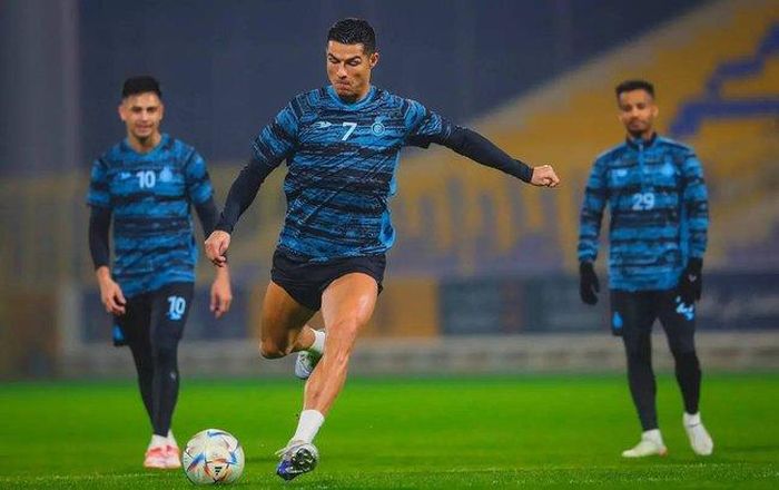 Ronaldo chưa đá trận ra mắt Al Nassr.