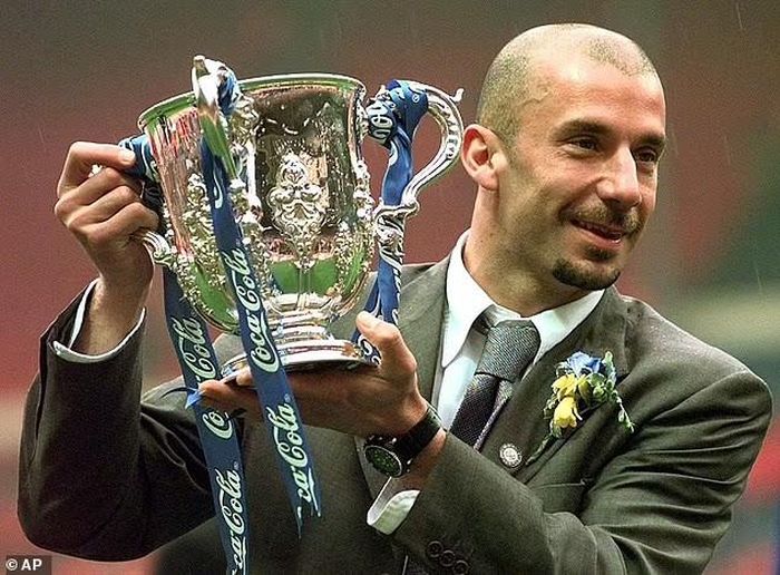 Chelsea là một đội bóng thành công dưới thời Vialli, vô địch League Cup năm 1998. Ảnh: AP