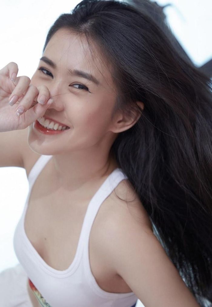 Diễn viên Ngọc Thảo đăng status "thả thính": “Giữa 7,88 tỷ người ngoài kia, anh đã tìm thấy em chưa?”.