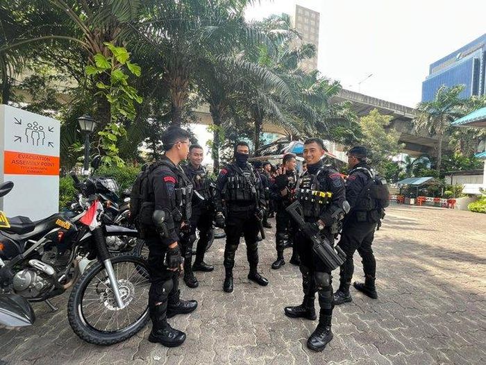 Đội ngũ an ninh dẫn đoàn với trang thiết bị đầy đủ (Ảnh: PH)