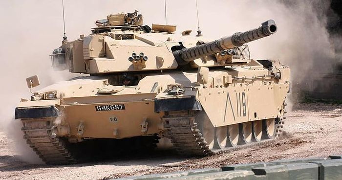 Bộ giáp composite Chobhamsau sau đó được áp dụng trên biên thể Challenger 2 và cả xe tăng M1 Abrams của Mỹ .