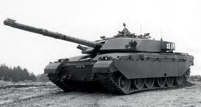 Challenger 1 đã bị loại khỏi biên chế Quân đội Anh vào năm 2001. Một số lượng lớn xe tăng chiến đấu chủ lực này đã được bán cho Jordan, nơi nó được biết đến tại địa phương với tư cách là Al Hussein.