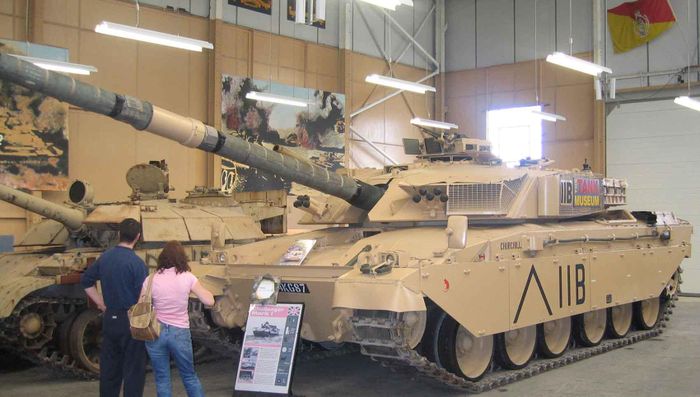 Vào những năm 1990, với sự ra đời của xe tăng Challenger 2 cải tiến, Challenger lúc này được định danh lại là Challenger 1.