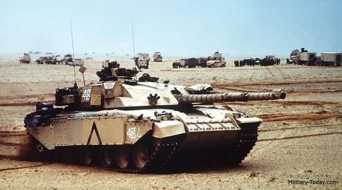 Challenger 1 đươc trang bị lớp giáp phức hợp composite Chobham, kết hợp cùng thép và gốm, nhờ đó xe tăng được bảo vệ tốt hơn.