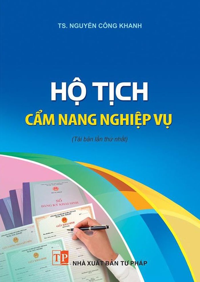  Bìa sách Cẩm nang Hộ tịch. Ảnh: NXB Tư pháp. 