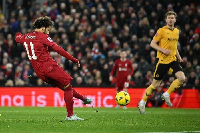 Salah đưa Liverpool vươn lên dẫn trước