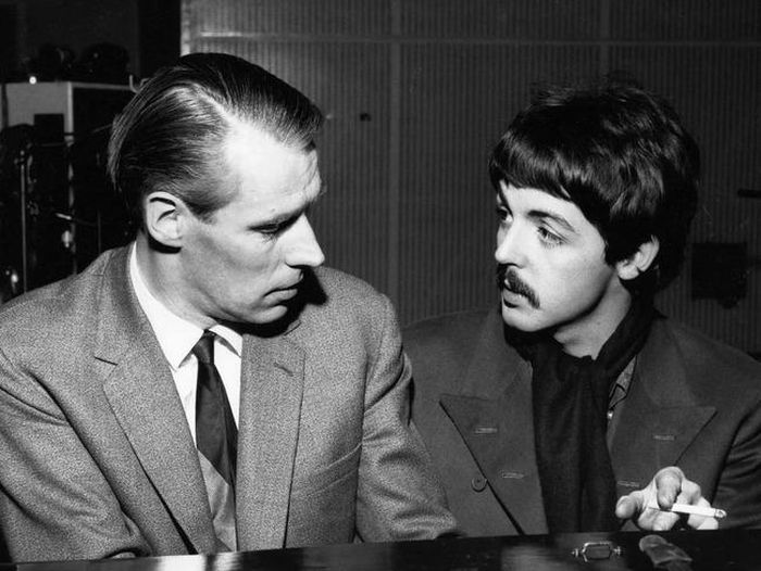 Paul McCartney (phải) được hoan nghênh khi tái hợp George Martin