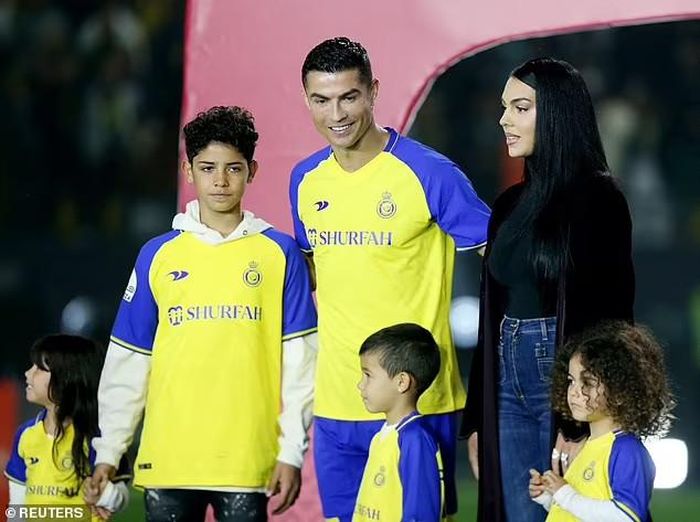 Cầu thủ gnuowif Bồ Đào Nha đã gia nhập gã khổng lồ của Saudi Pro League - Al-Nassr với mức lương 175 triệu bảng mỗi năm. Ảnh: Reuters