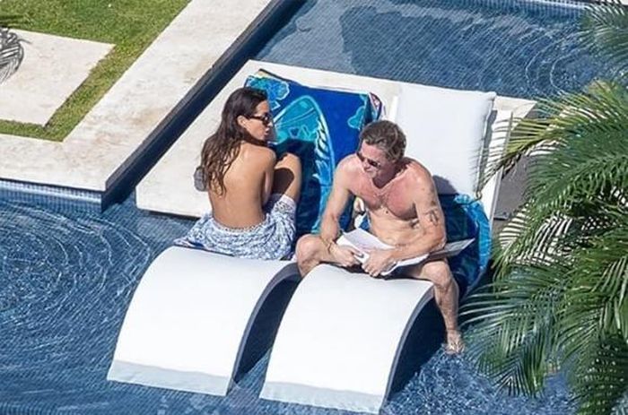 Brad Pitt và Ines de Ramon trong kỳ nghỉ ở Mexico