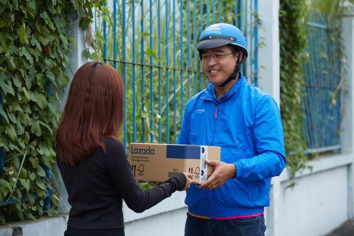  Mua hàng trên sàn TMĐT được nhiều người ưa chuộng bởi tiết kiệm cả thời gian lẫn chi phí. 