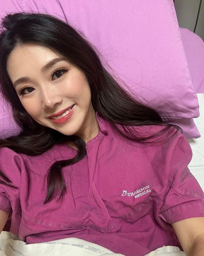 Việc Yeoh luôn xuất hiện với gương mặt trang điểm kỹ sau khi sinh cũng thu hút sự chú ý.