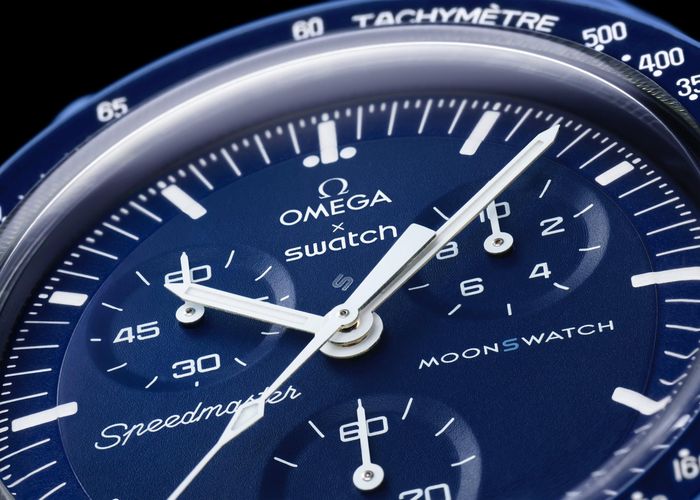  Swatch x Omega Bioceramic Moonswatch Mission to Neptune được trang bị bộ máy quartz, lớp vỏ BioCeramic. Kích thước mặt số của thiết bị là 42 mm. Ảnh: timeandtidewatches. 