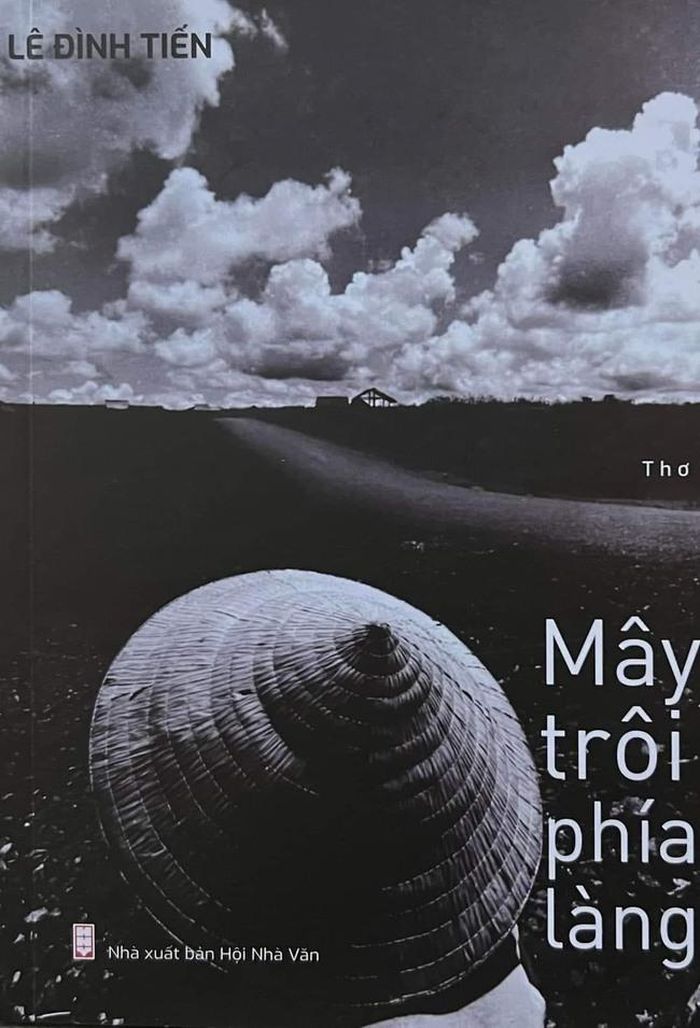 Tập thơ “Mây trôi phía làng” (NXB Hội Nhà văn)
