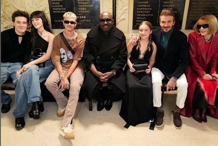 David Beckham và các con, bạn bè tại buổi ra mắt bộ sưu tập mới của Victoria Beckham.