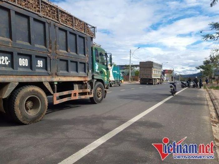 Hàng chục chiếc xe quá khổ, quá tải lưu thông trên tỉnh lộ 675.